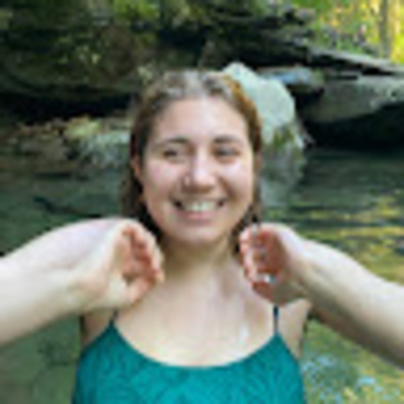 Profile Picture of Emily Appelbaum (@emily_appelbaum) on Poshmark