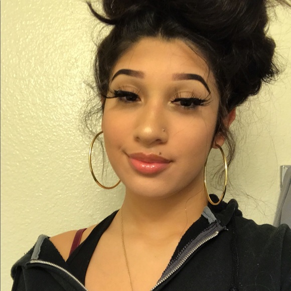Marayh Cortinez - Poshmark Profile Picture of Marayh Cortinez (@06marayh) on Poshmark