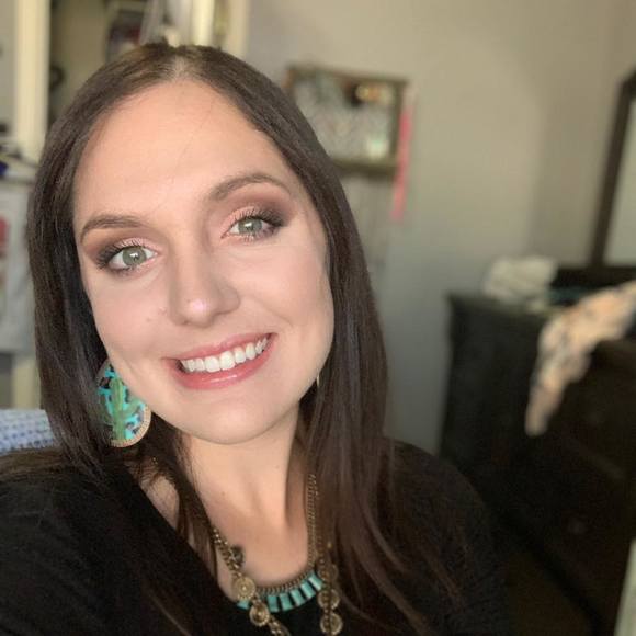 Profile Picture of Hannah Ingraham (@hingraham03) on Poshmark