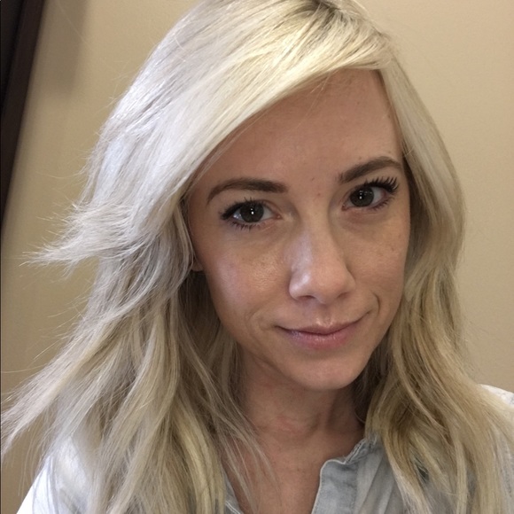 Profile Picture of Ally Kubalak (@allers84) on Poshmark