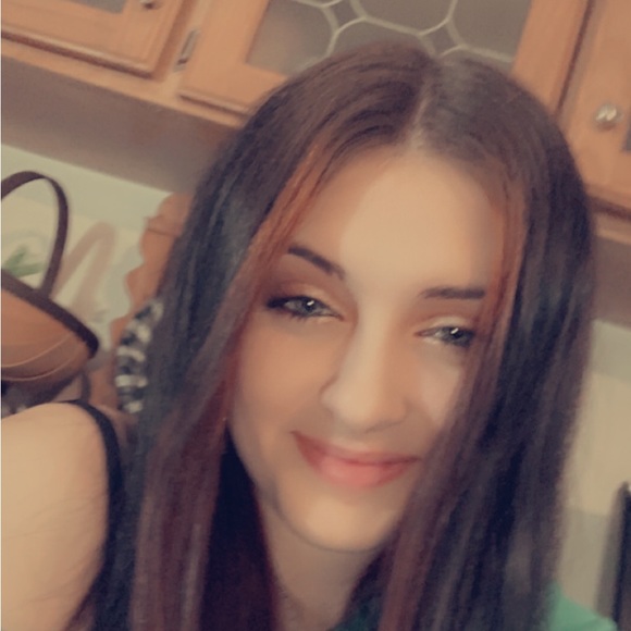 Profile Picture of Jasmime Shumate (@jasmimeshumate) on Poshmark