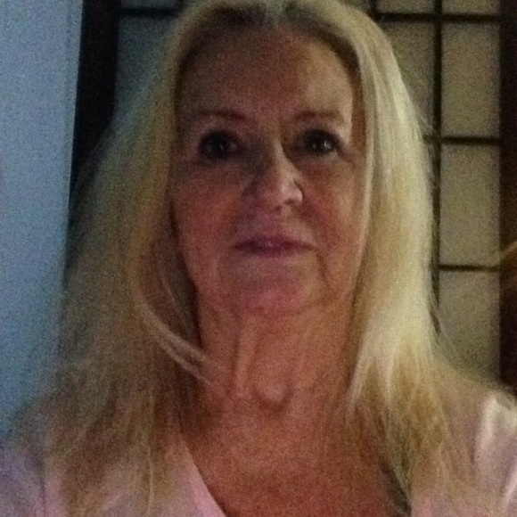 Profile Picture of Suzanne Gendreau (@dallasmartini) on Poshmark