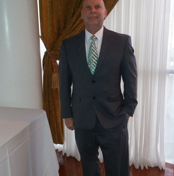 Profile Picture of Lawrence Plumhoff (@l_plumhoff) on Poshmark