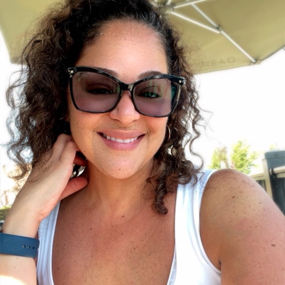 Profile Picture of Meredith Flingos (@mhflingos) on Poshmark