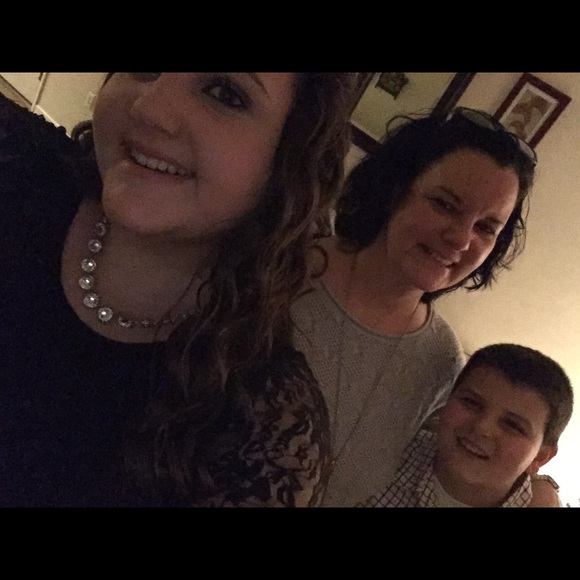 Profile Picture of Kellie Leymeister (@kelrn92) on Poshmark