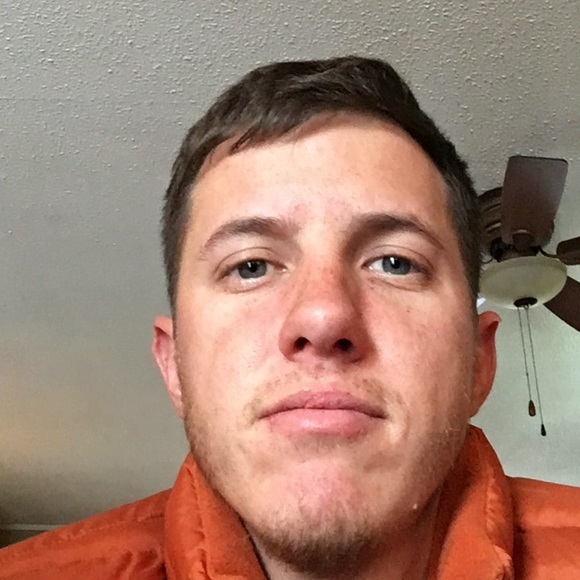 Profile Picture of Kevin Gibson (@kevgibson) on Poshmark