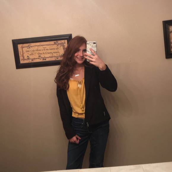 Profile Picture of Alexis Krolczyk (@alexiskrolczyk) on Poshmark