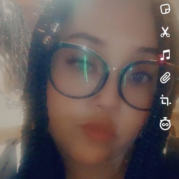 Profile Picture of Justincrystal Pfohl (@justinpfohl) on Poshmark