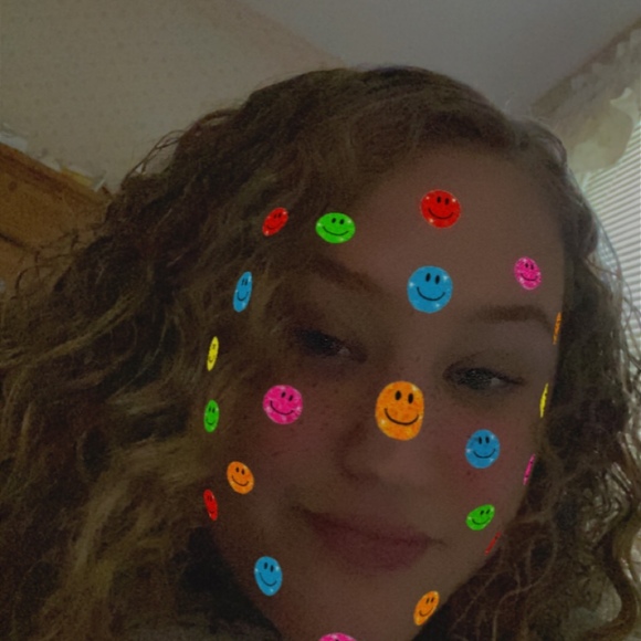 Profile Picture of Klaire Bookheimer (@klaireb15) on Poshmark