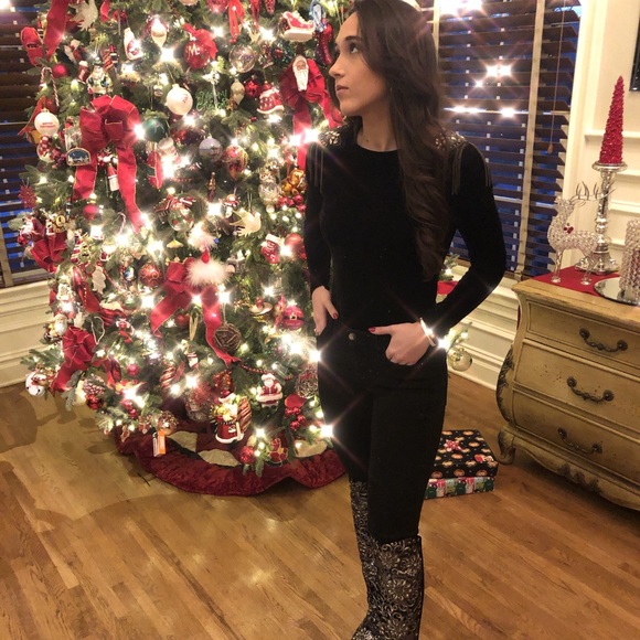 Profile Picture of Ashley Magner (@amagner21) on Poshmark