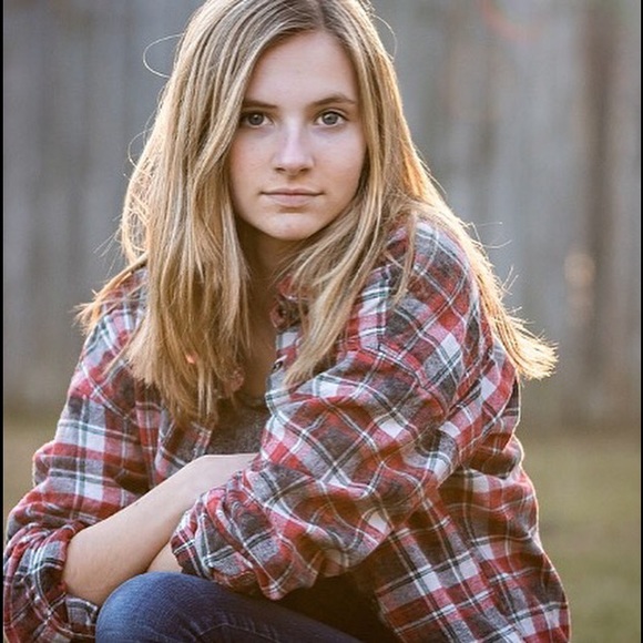 Profile Picture of Lauren Dethloff (@lauren_dethloff) on Poshmark