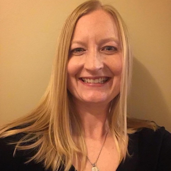 Profile Picture of Jenny Schultz (@jenay78) on Poshmark