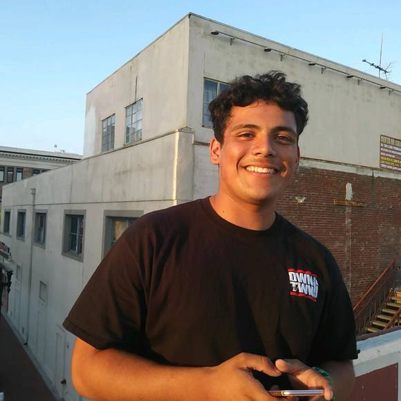 Profile Picture of Aaron Cabello (@aaroncabello) on Poshmark