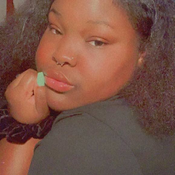 Profile Picture of Jamesha Dashae (@hazzuh) on Poshmark