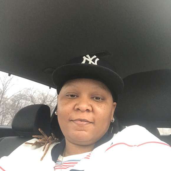 Profile Picture of Frenchelle Williams (@scherri26) on Poshmark