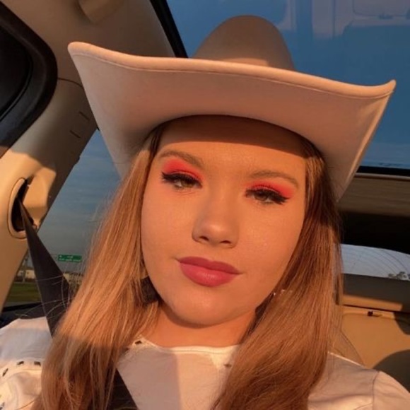 Profile Picture of Morgan Poff (@morganpoff) on Poshmark