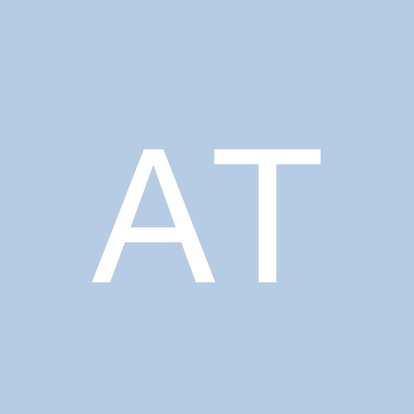 Profile Picture of Alexandra Triplett (@allowei) on Poshmark