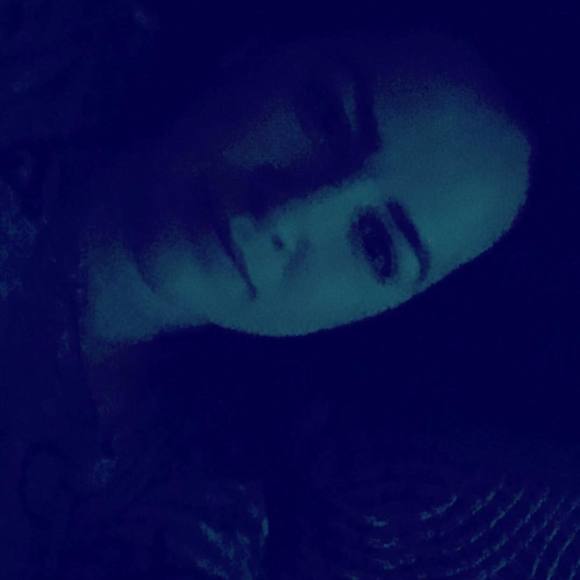 Profile Picture of Alicia Zamora (@aromaz) on Poshmark