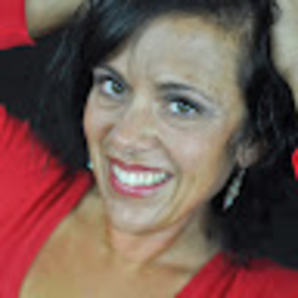 Profile Picture of Rhonda Swaney (@r_swaney) on Poshmark