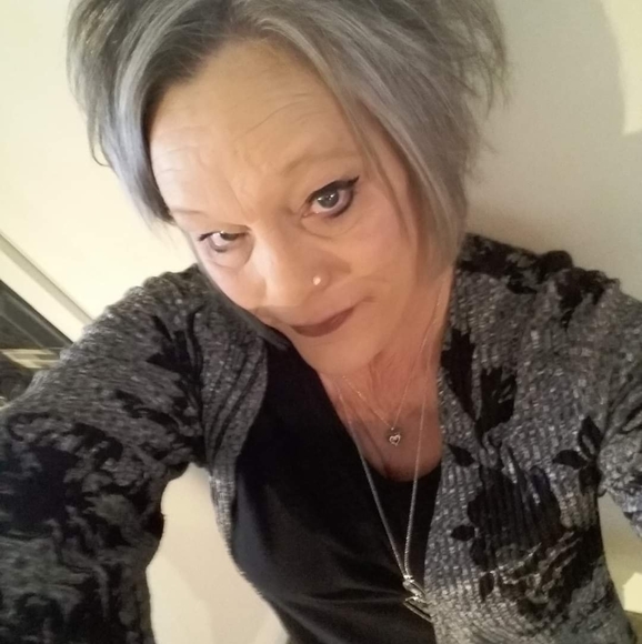 Sheri Eavers - Poshmark Profile Picture of Sheri Eavers (@sleavers65) on Poshmark