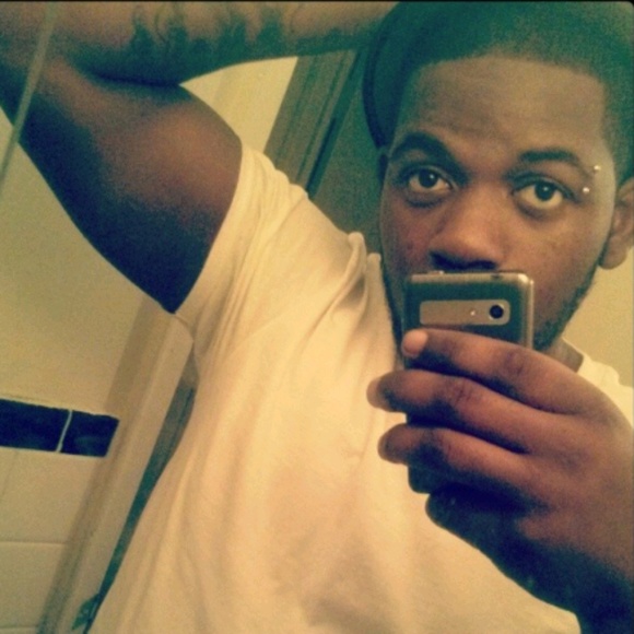 Profile Picture of Kenneth cassandra Harper (@kingsmoove011) on Poshmark