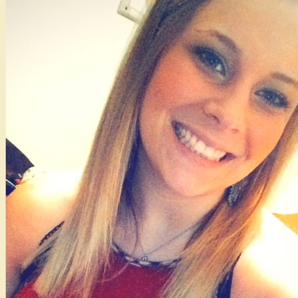 Profile Picture of Caitlin Fulton (@caitlinfulton) on Poshmark