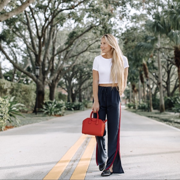 Profile Picture of Piper Austin (@piperashley) on Poshmark