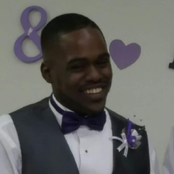 Profile Picture of Jonathan Long (@jonlong1) on Poshmark