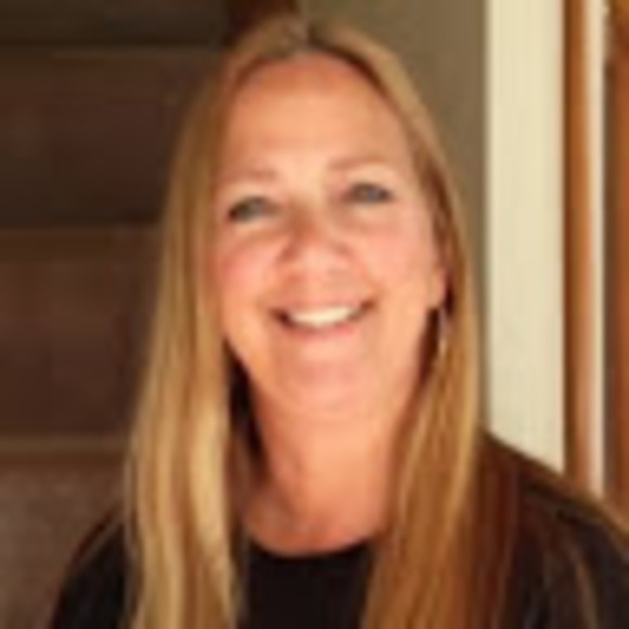 Debbie Trifone - Poshmark Profile Picture of Debbie Trifone (@dtrifone) on Poshmark