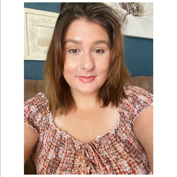 Profile Picture of Krizia Tillinghast (@krizia_t) on Poshmark