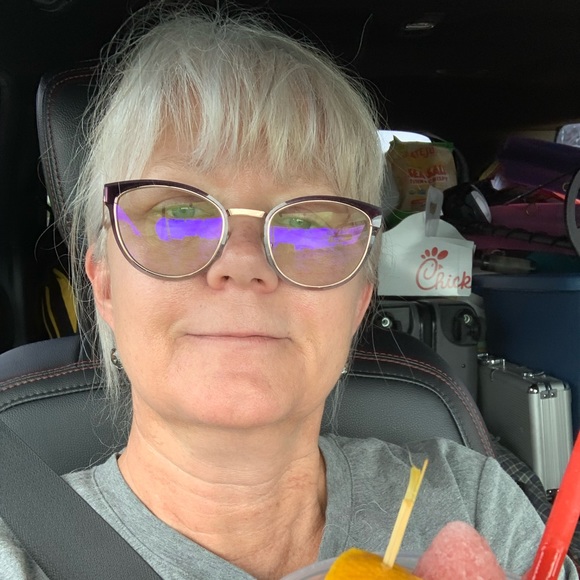 Profile Picture of Doris Gantos (@darci1217) on Poshmark