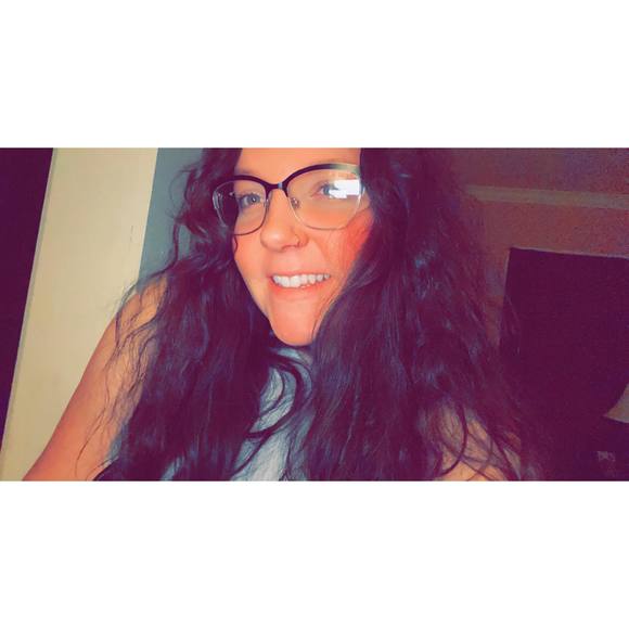 Profile Picture of Rose Swanson (@roseswanson43) on Poshmark