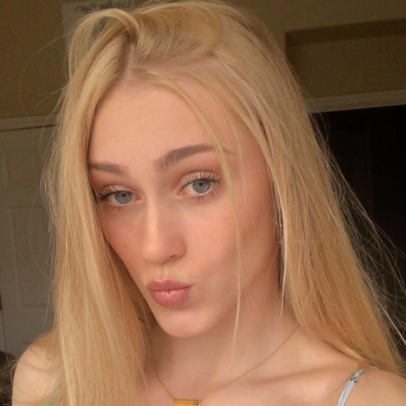 Profile Picture of Ellis Scherffius (@elliescherffius) on Poshmark