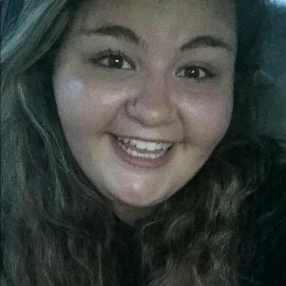 Alexis Redman - Poshmark Profile Picture of Alexis Redman (@aredman97) on Poshmark