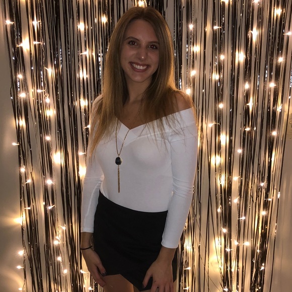 Profile Picture of Carly Dileonardo (@carlydileonardo) on Poshmark