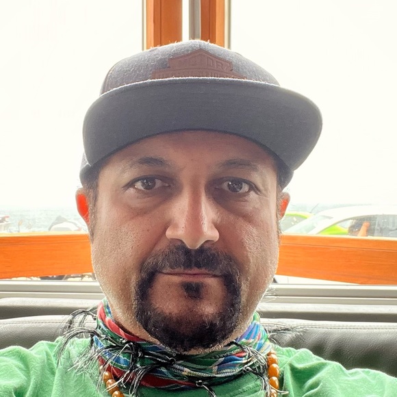 Profile Picture of Fariborz Haroonian (@ebbi_haroonian) on Poshmark