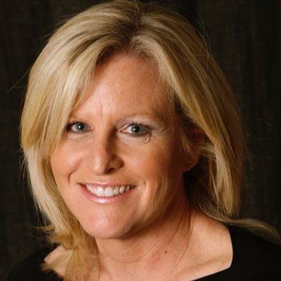 Profile Picture of Lori Burgess (@LoriB_17) on Twitter