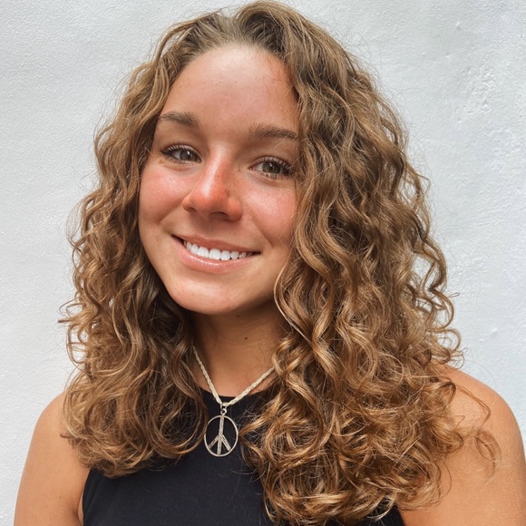 Profile Picture of Cayla Hicks (@cjhicks50) on Poshmark