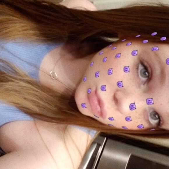 Profile Picture of Emily Cayou (@cayouemily) on Poshmark