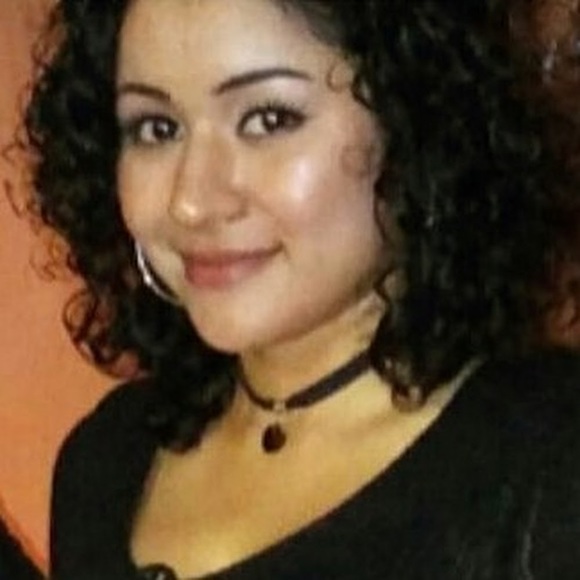 Profile Picture of Lovely Chapina (@lovelychapina) on Poshmark