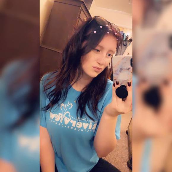 Profile Picture of Lea Theisen (@latheisen) on Poshmark