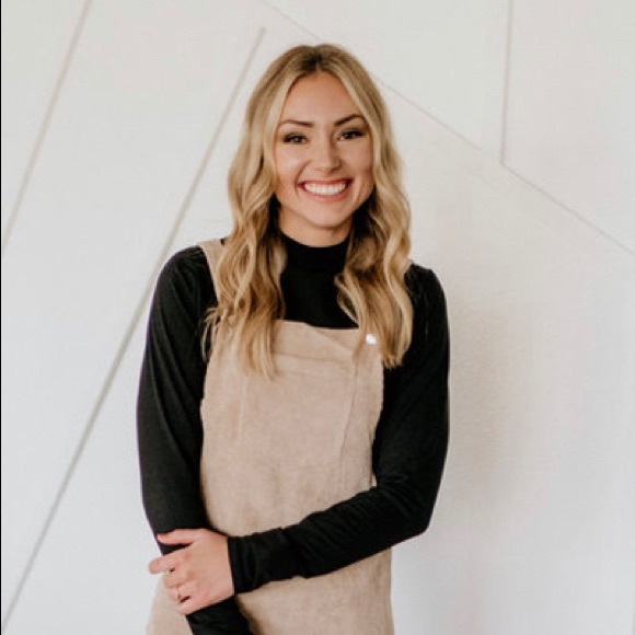 Profile Picture of Ashley Mcmunn (@ashley_mcmunn) on Poshmark