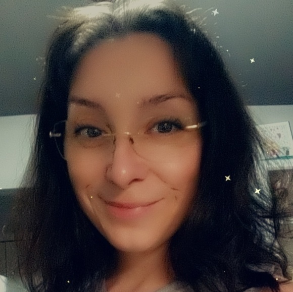 Iryna Starichenko - Poshmark Profile Picture of Iryna Starichenko (@rich_star77) on Poshmark