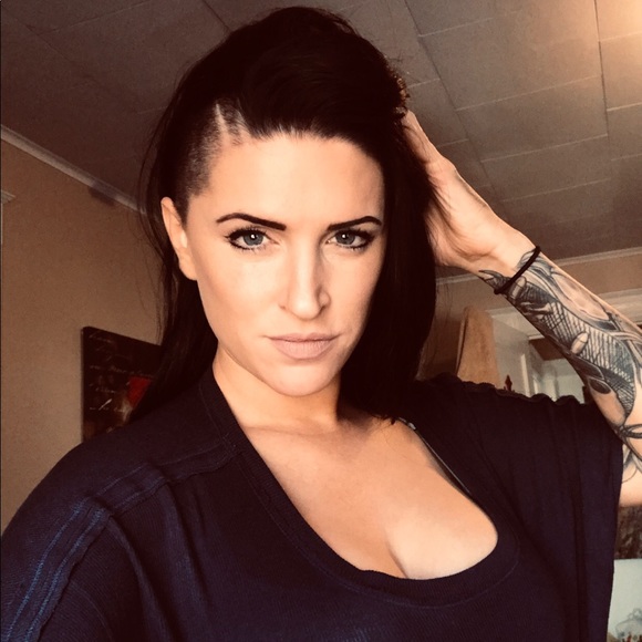 Profile Picture of Riann Woleslagle (@riannslagle) on Poshmark