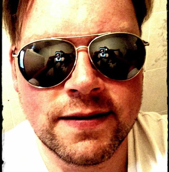 Profile Picture of Adam Bingham (@adamabingham) on Poshmark