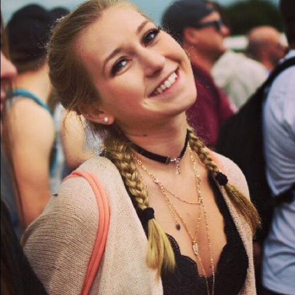 Profile Picture of Jessica Hennum (@jhennum) on Poshmark