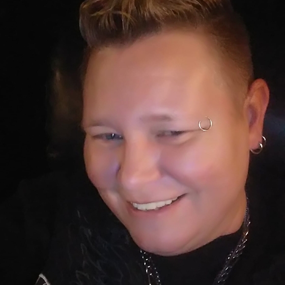 Profile Picture of Lori Compton (@lctig74) on Poshmark