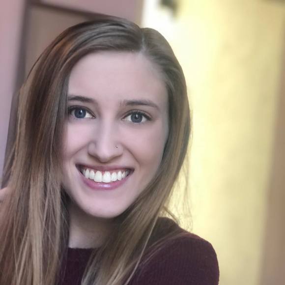 Profile Picture of Lacey Leezer (@blondiel1995) on Poshmark