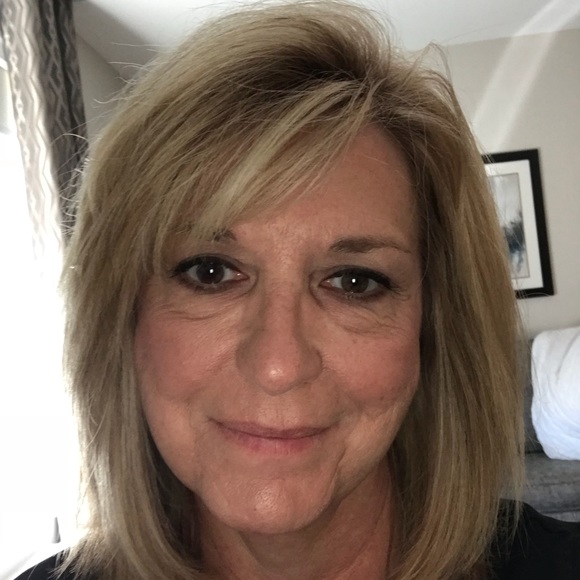 Profile Picture of Marcia Simons (@masimons11) on Poshmark