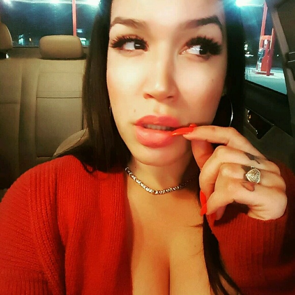 Profile Picture of Lydia Zwickl (@lydialove86) on Poshmark
